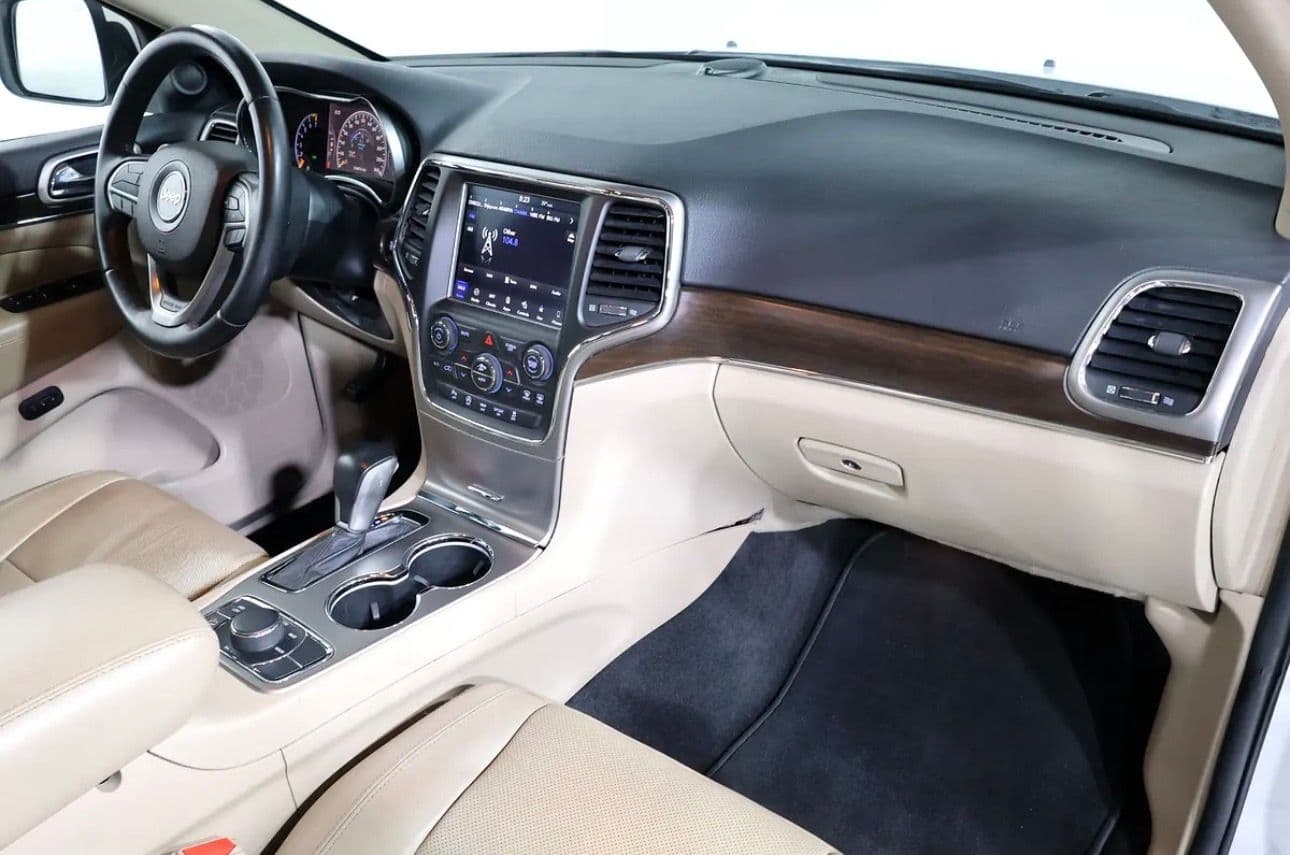 2018 Jeep Grand Cherokee Limited in excellent condition  - GCC  - Thumbnail 15