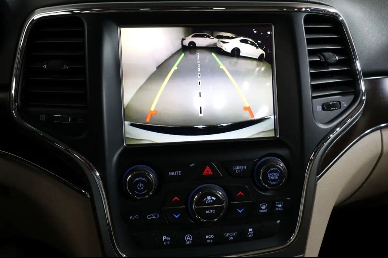 2018 Jeep Grand Cherokee Limited in excellent condition  - GCC  - Thumbnail 16