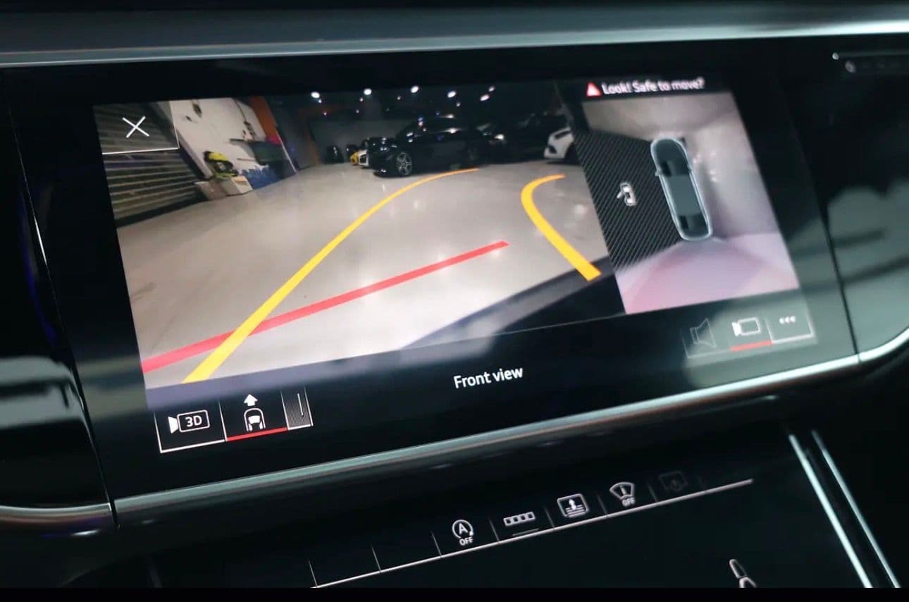 2022 Audi A8 L 55 TFSI quattro -92000KM-GCC specs-Excellent condition - Thumbnail 13