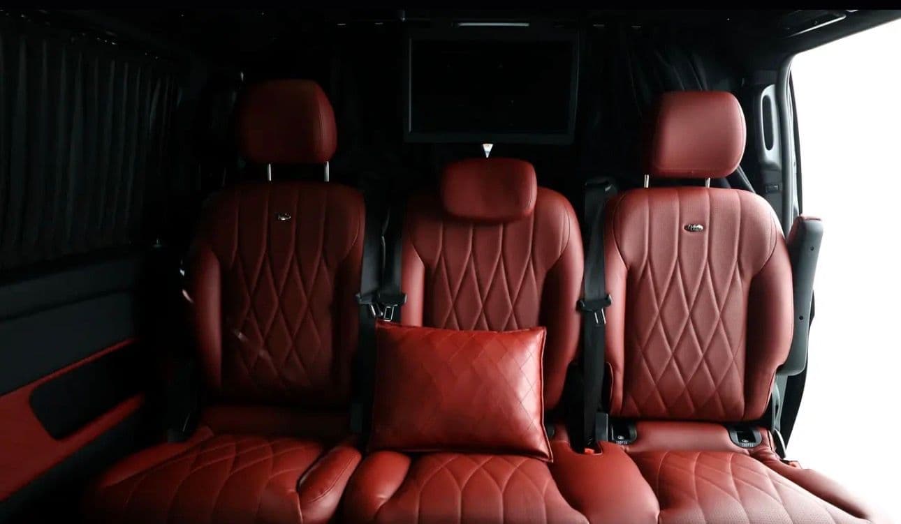 2021 Mercedes-Benz V250 Falcon Edition | GCC Specs  -233000KM -Full service history  - Thumbnail 15