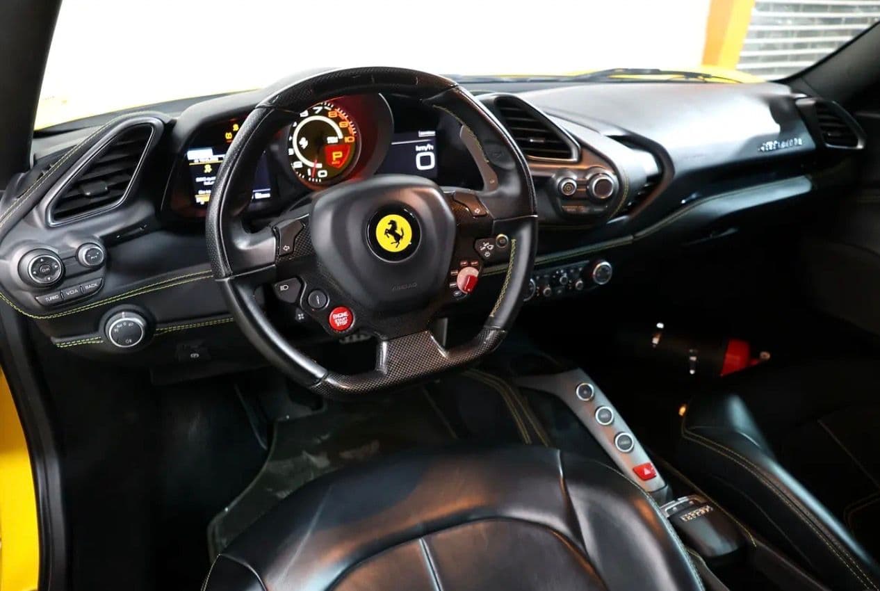italian performance with this stunning  2016 Ferrari 488 GTB  -GCC-spec  -Only 29,000 km  - Thumbnail 9