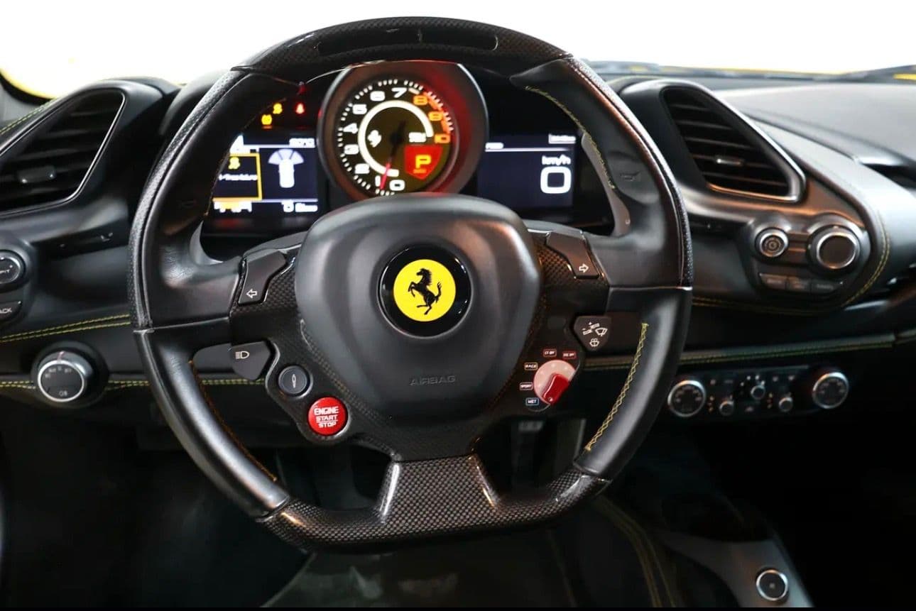 italian performance with this stunning  2016 Ferrari 488 GTB  -GCC-spec  -Only 29,000 km  - Thumbnail 10