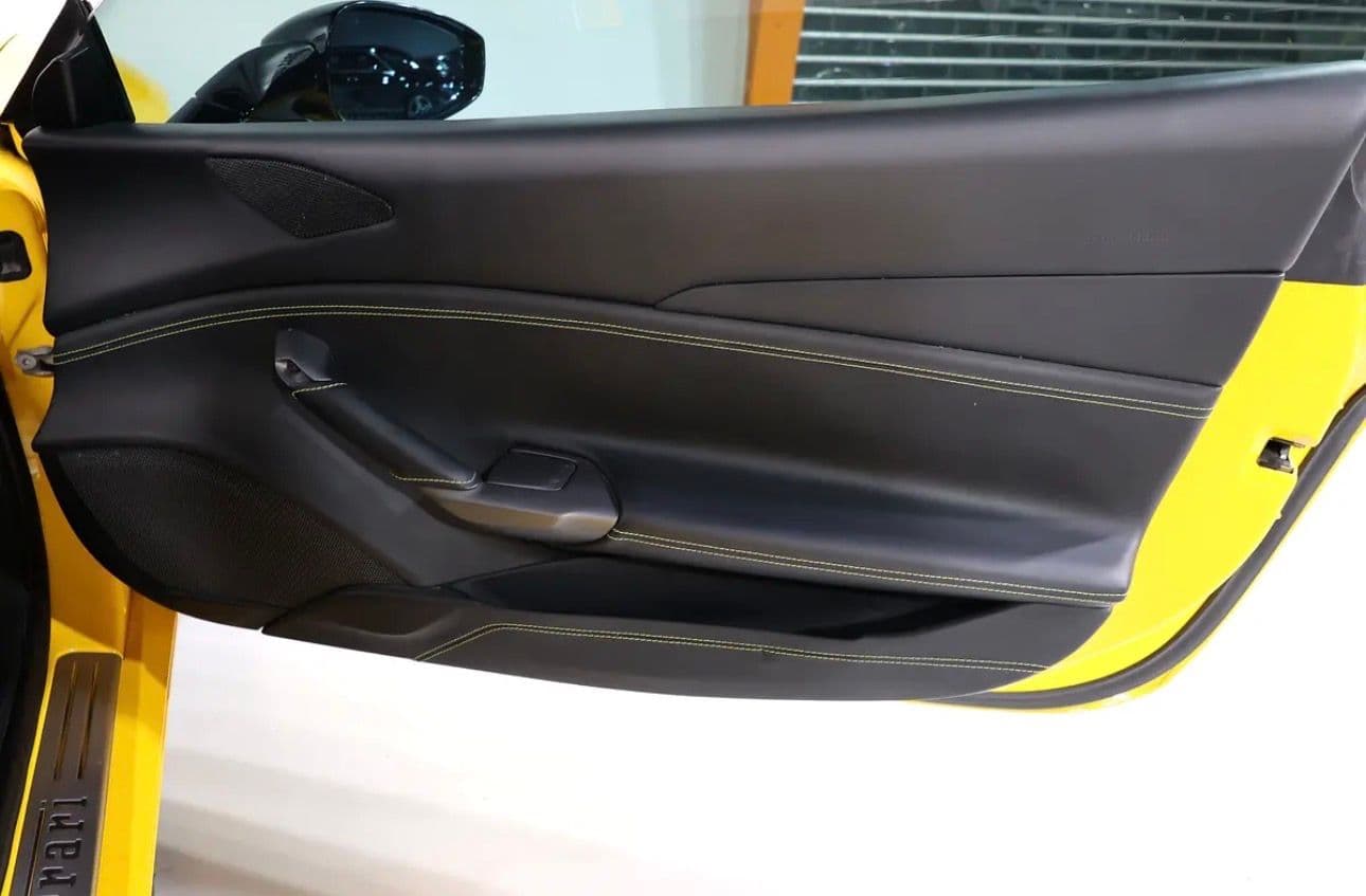 italian performance with this stunning  2016 Ferrari 488 GTB  -GCC-spec  -Only 29,000 km  - Thumbnail 13