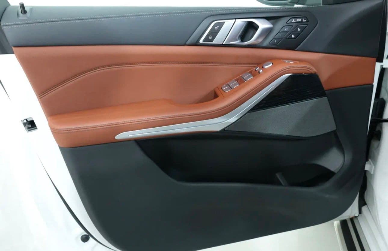 2024 BMW X7 xDrive40i GCC specifications pristine condition - Thumbnail 8