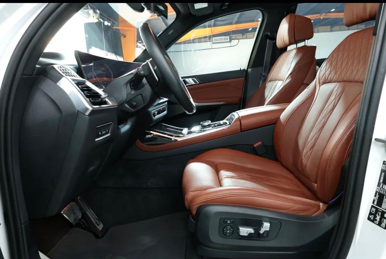 2024 BMW X7 xDrive40i GCC specifications pristine condition - Thumbnail 9