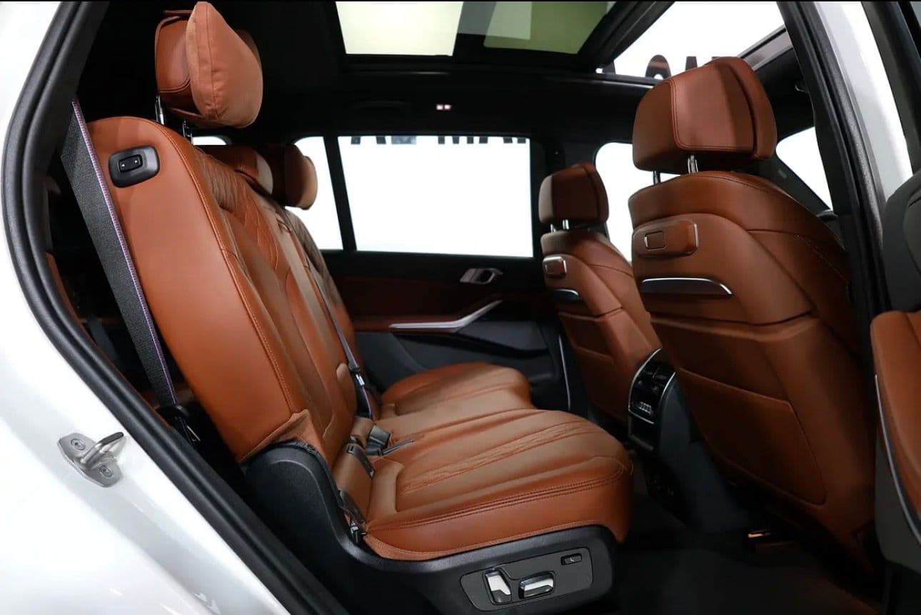 2024 BMW X7 xDrive40i GCC specifications pristine condition - Thumbnail 15