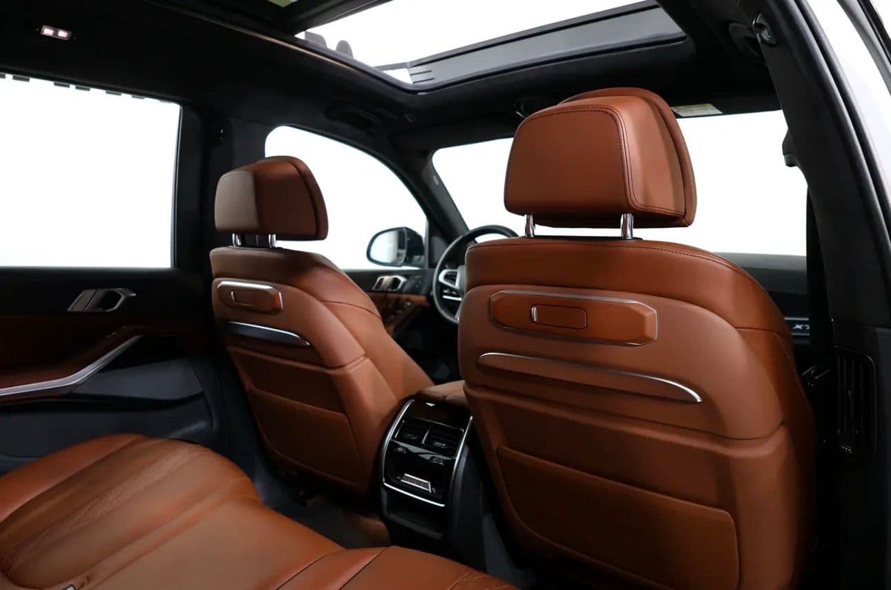 2024 BMW X7 xDrive40i GCC specifications pristine condition - Thumbnail 16
