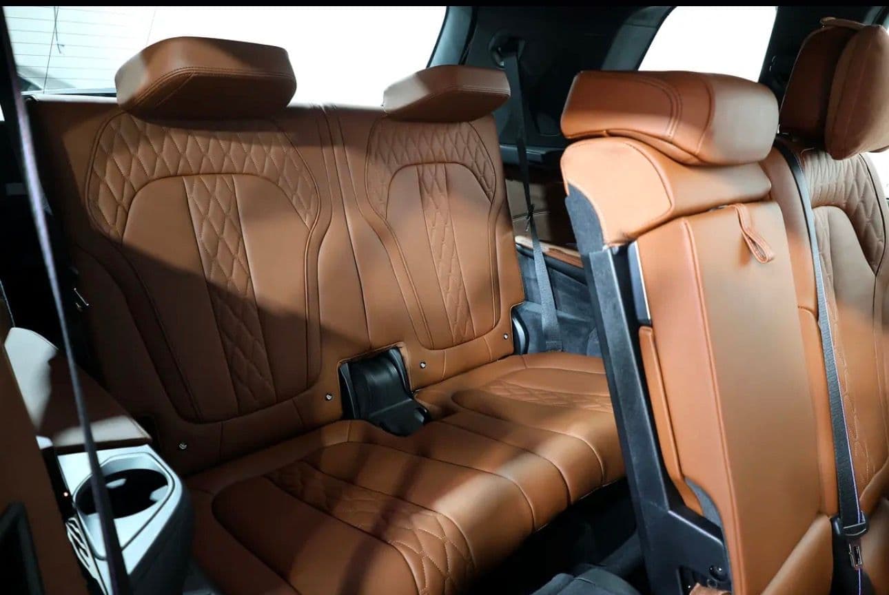 2024 BMW X7 xDrive40i GCC specifications pristine condition - Thumbnail 17