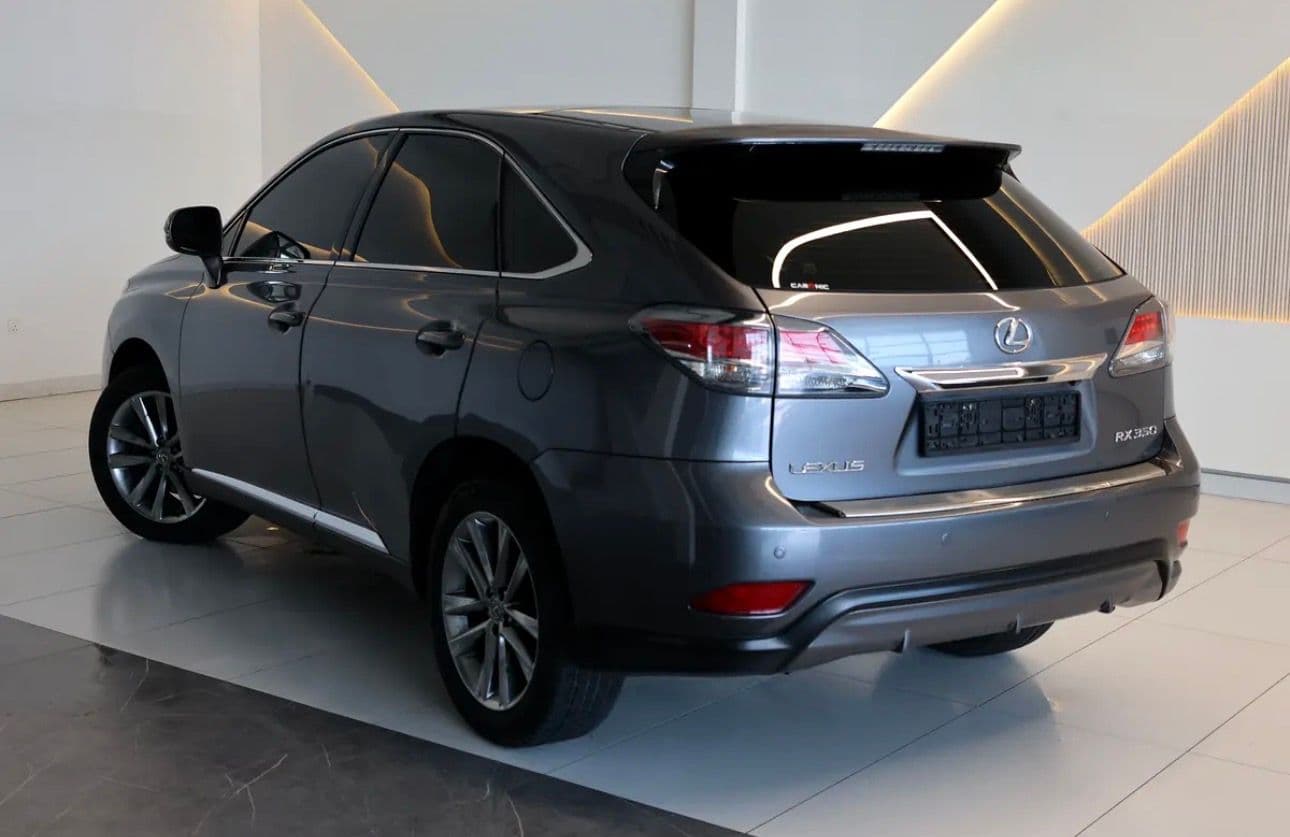 2013 Lexus RX 350 Platinum in excellent condition. This GCC spec  - SUV  - Thumbnail 3