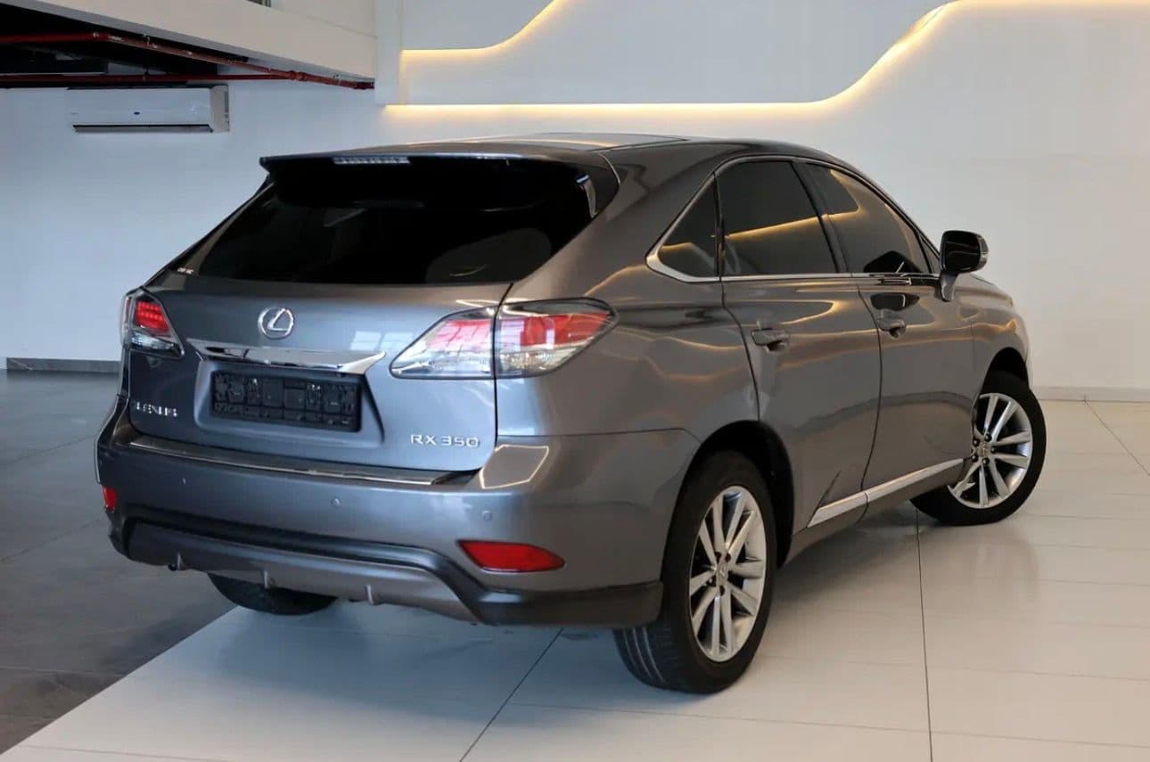 2013 Lexus RX 350 Platinum in excellent condition. This GCC spec  - SUV  - Thumbnail 4