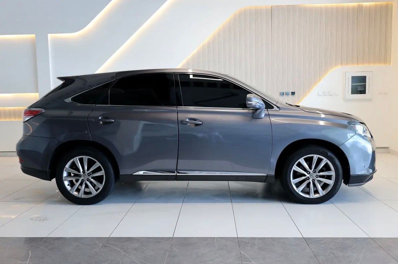 2013 Lexus RX 350 Platinum in excellent condition. This GCC spec  - SUV  - Thumbnail 7