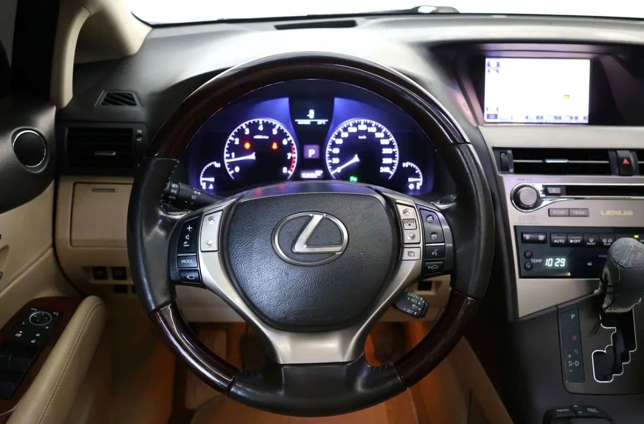 2013 Lexus RX 350 Platinum in excellent condition. This GCC spec  - SUV  - Thumbnail 10