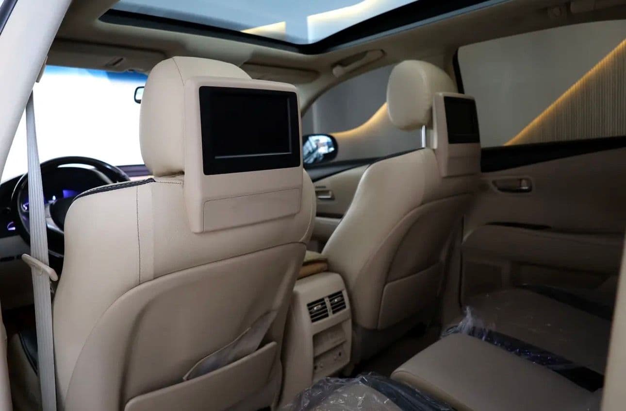 2013 Lexus RX 350 Platinum in excellent condition. This GCC spec  - SUV  - Thumbnail 13