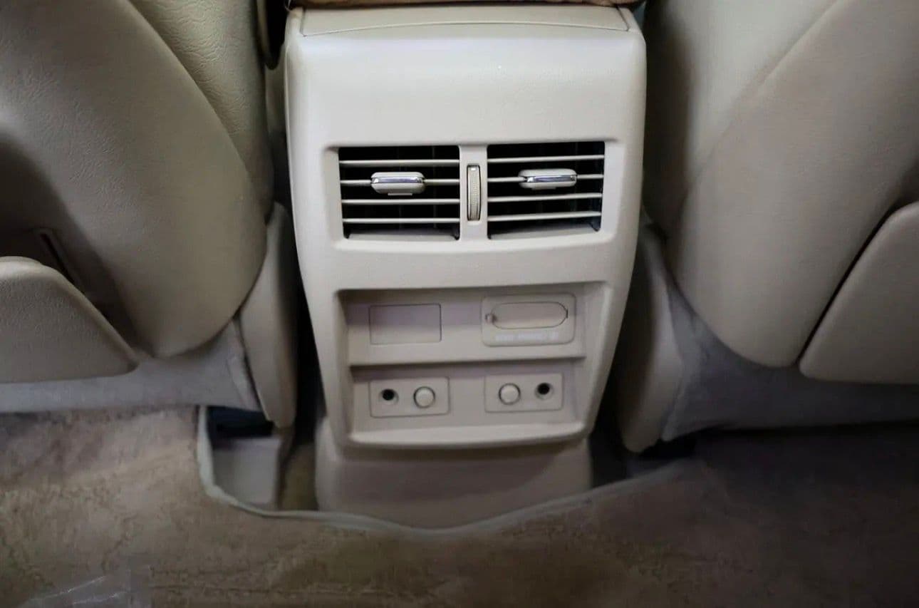 2013 Lexus RX 350 Platinum in excellent condition. This GCC spec  - SUV  - Thumbnail 14