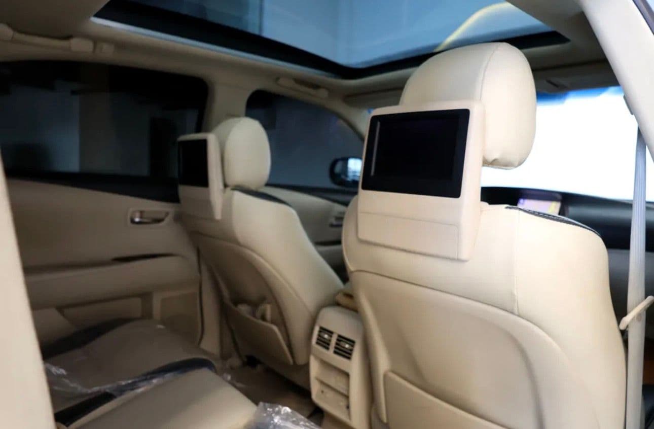 2013 Lexus RX 350 Platinum in excellent condition. This GCC spec  - SUV  - Thumbnail 15