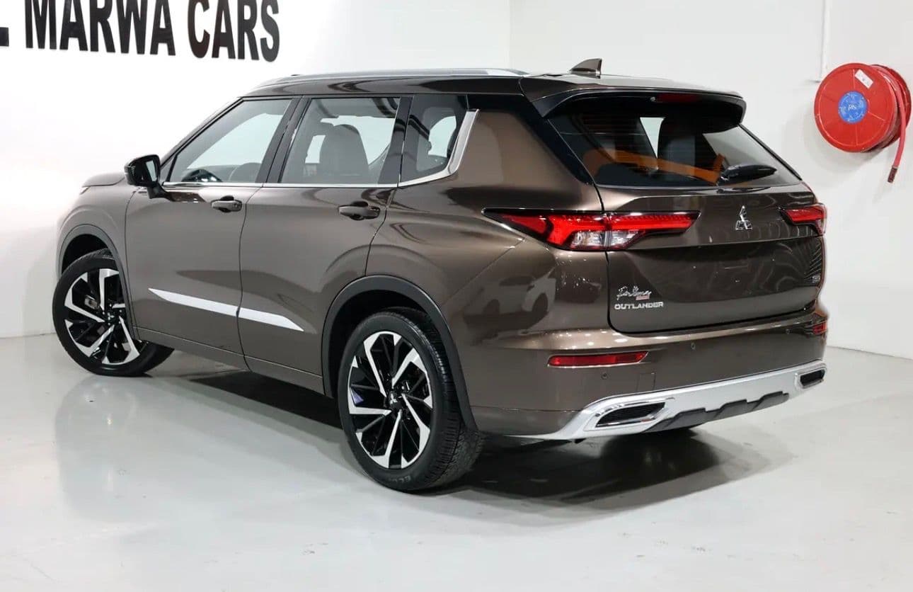2024 Mitsubishi Outlander Limited Edition -GCC spec - SUV  -Under warranty & service - Thumbnail 3