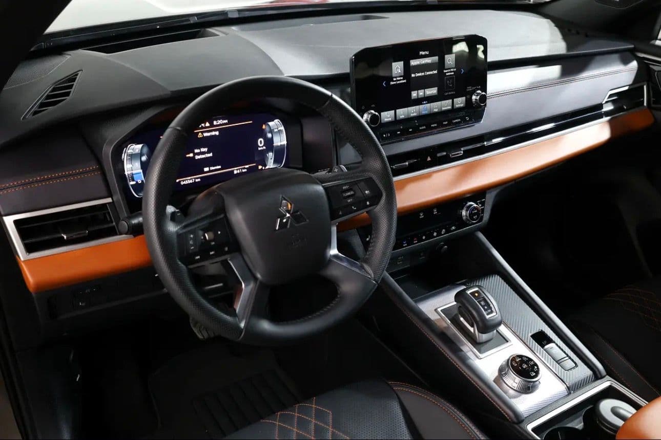 2024 Mitsubishi Outlander Limited Edition -GCC spec - SUV  -Under warranty & service - Thumbnail 10