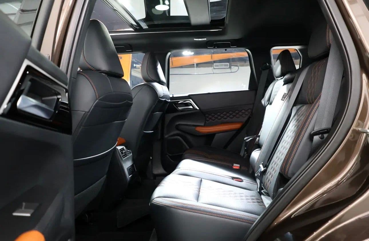 2024 Mitsubishi Outlander Limited Edition -GCC spec - SUV  -Under warranty & service - Thumbnail 17