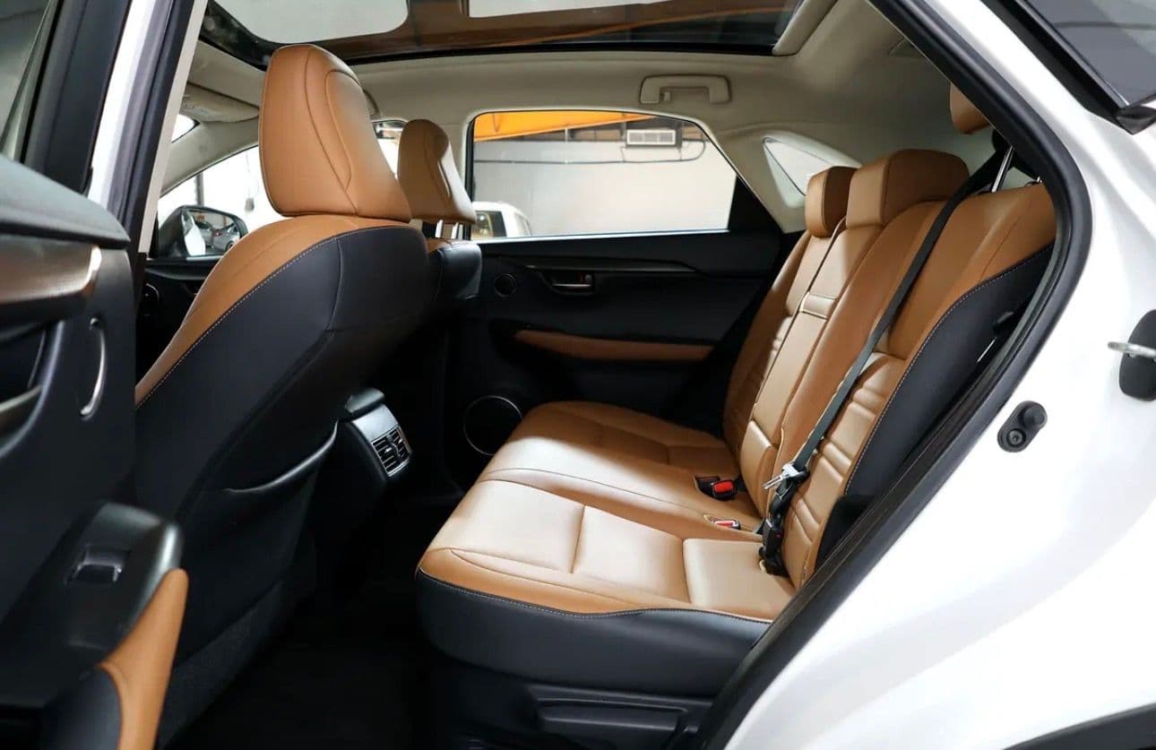 2020 Lexus NX 300 in excellent condition -GCC-specs -Full service history  - UNDER WARRANTY - Thumbnail 17