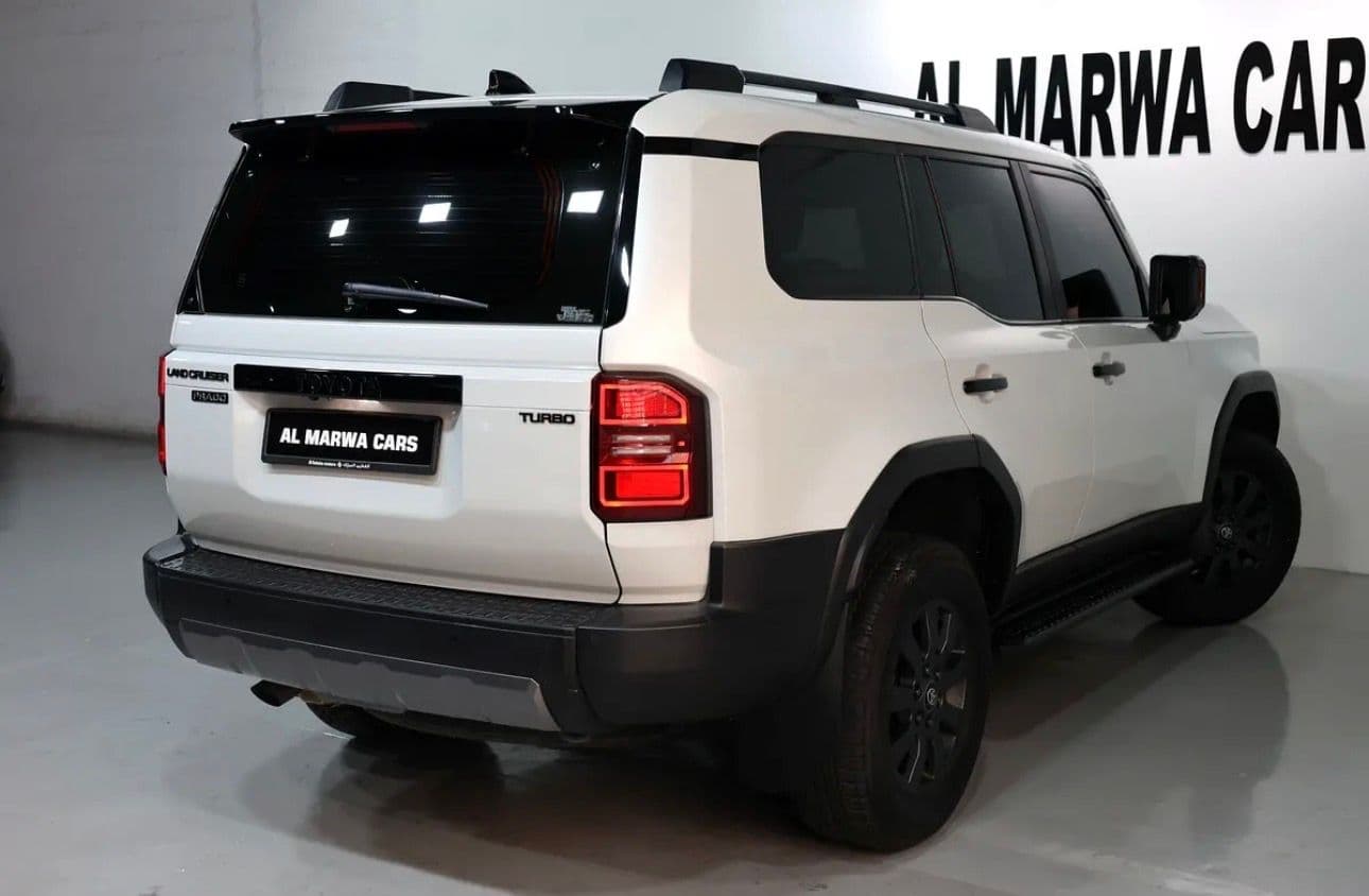 2025 Toyota Prado Adventure   - GCC FREE ACCIDENTS  Warranty and service CONTRACT included till 80,000Km - Thumbnail 3