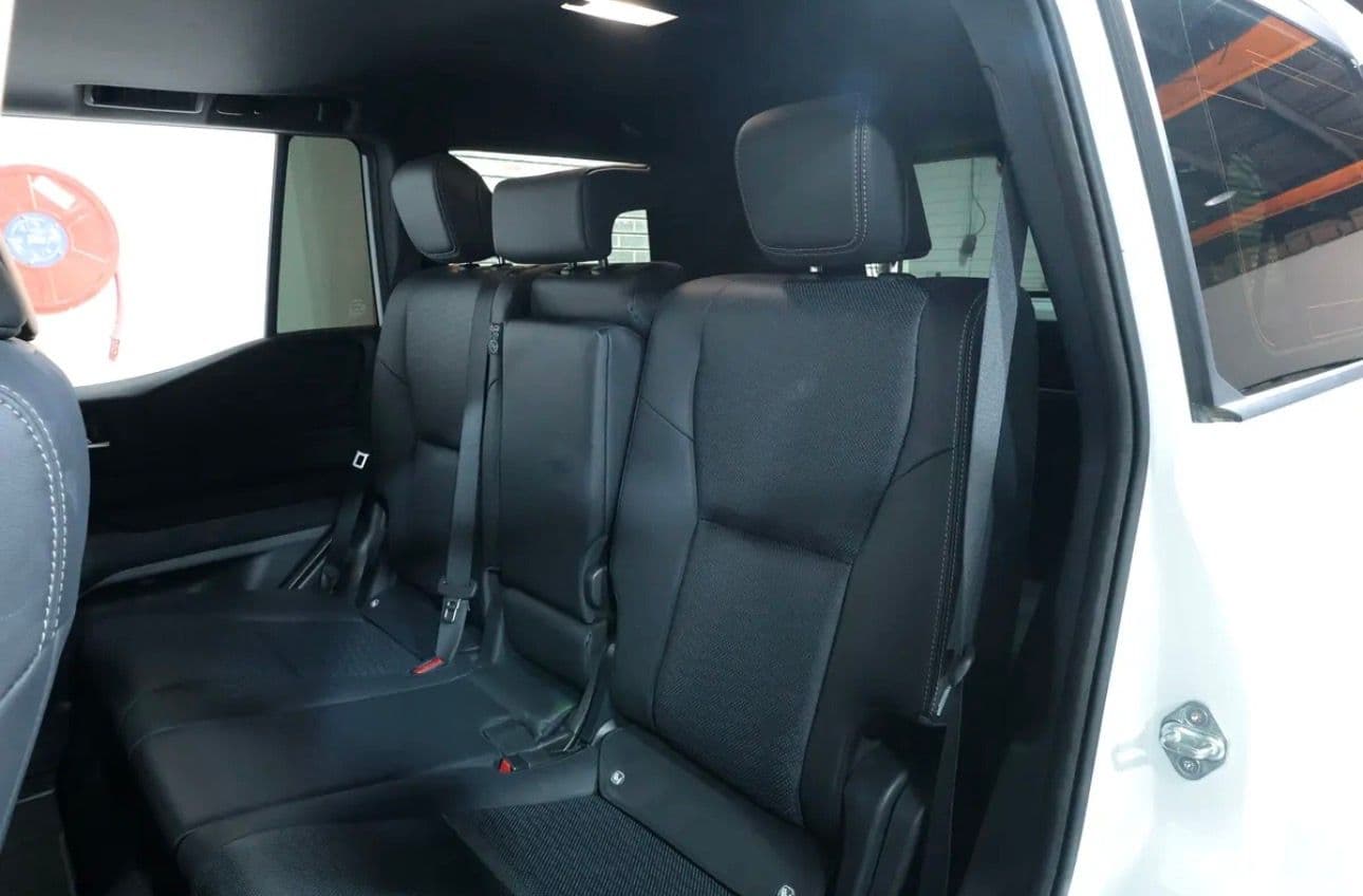 2025 Toyota Prado Adventure   - GCC FREE ACCIDENTS  Warranty and service CONTRACT included till 80,000Km - Thumbnail 17