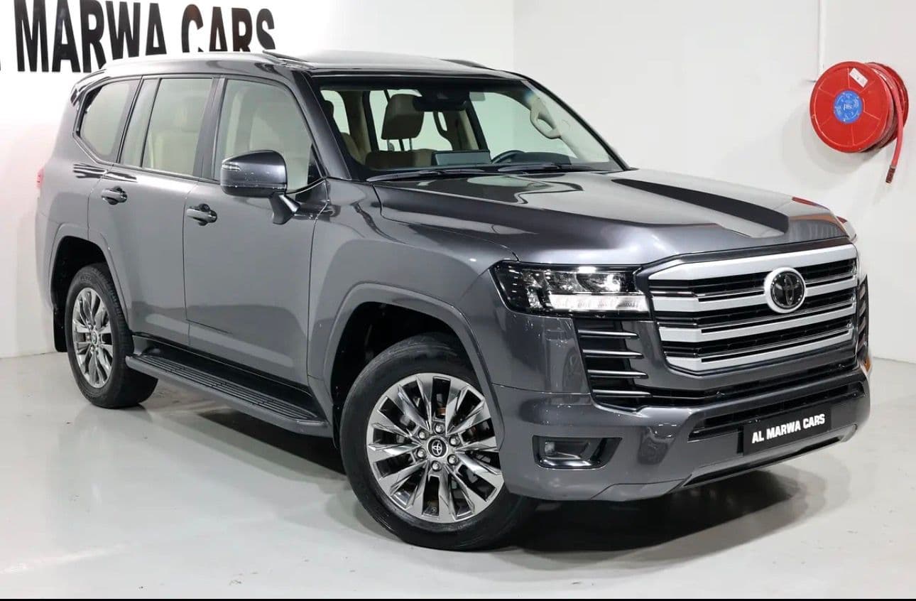 2022 Toyota Land Cruiser GXR -UNDER WARRANT & SERVICE TILL 80,000KM -GCC-spec  - immaculate condition - Thumbnail 2