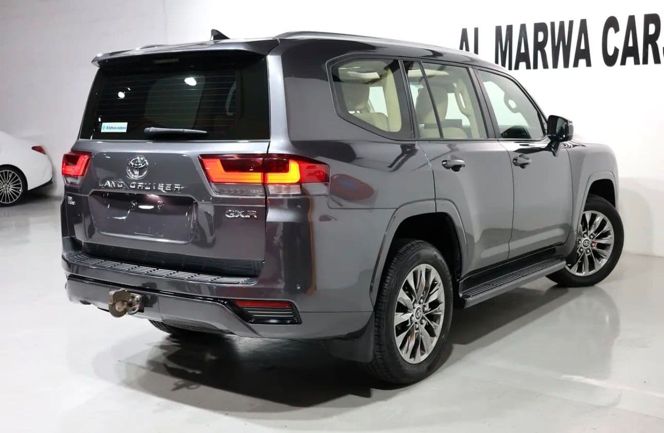 2022 Toyota Land Cruiser GXR -UNDER WARRANT & SERVICE TILL 80,000KM -GCC-spec  - immaculate condition - Thumbnail 4