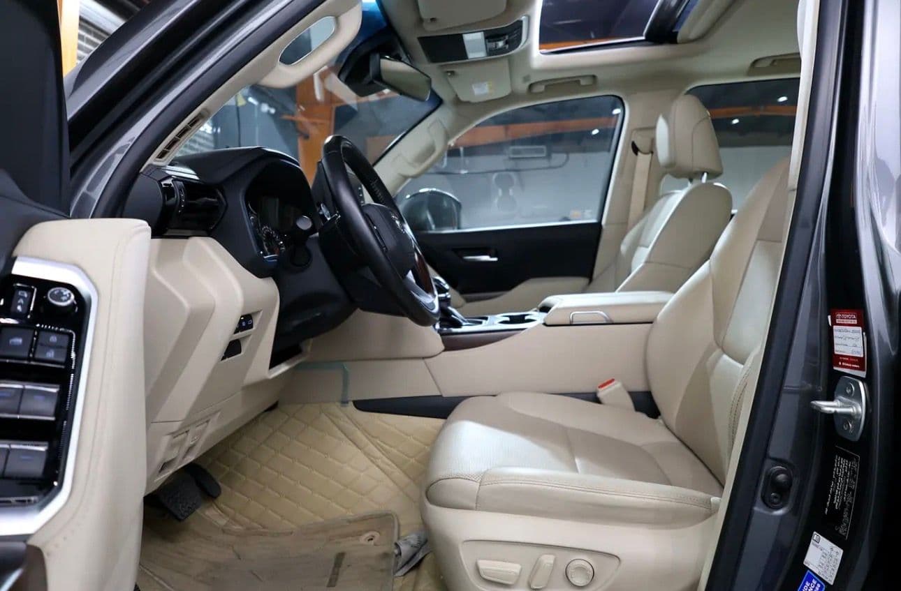 2022 Toyota Land Cruiser GXR -UNDER WARRANT & SERVICE TILL 80,000KM -GCC-spec  - immaculate condition - Thumbnail 9