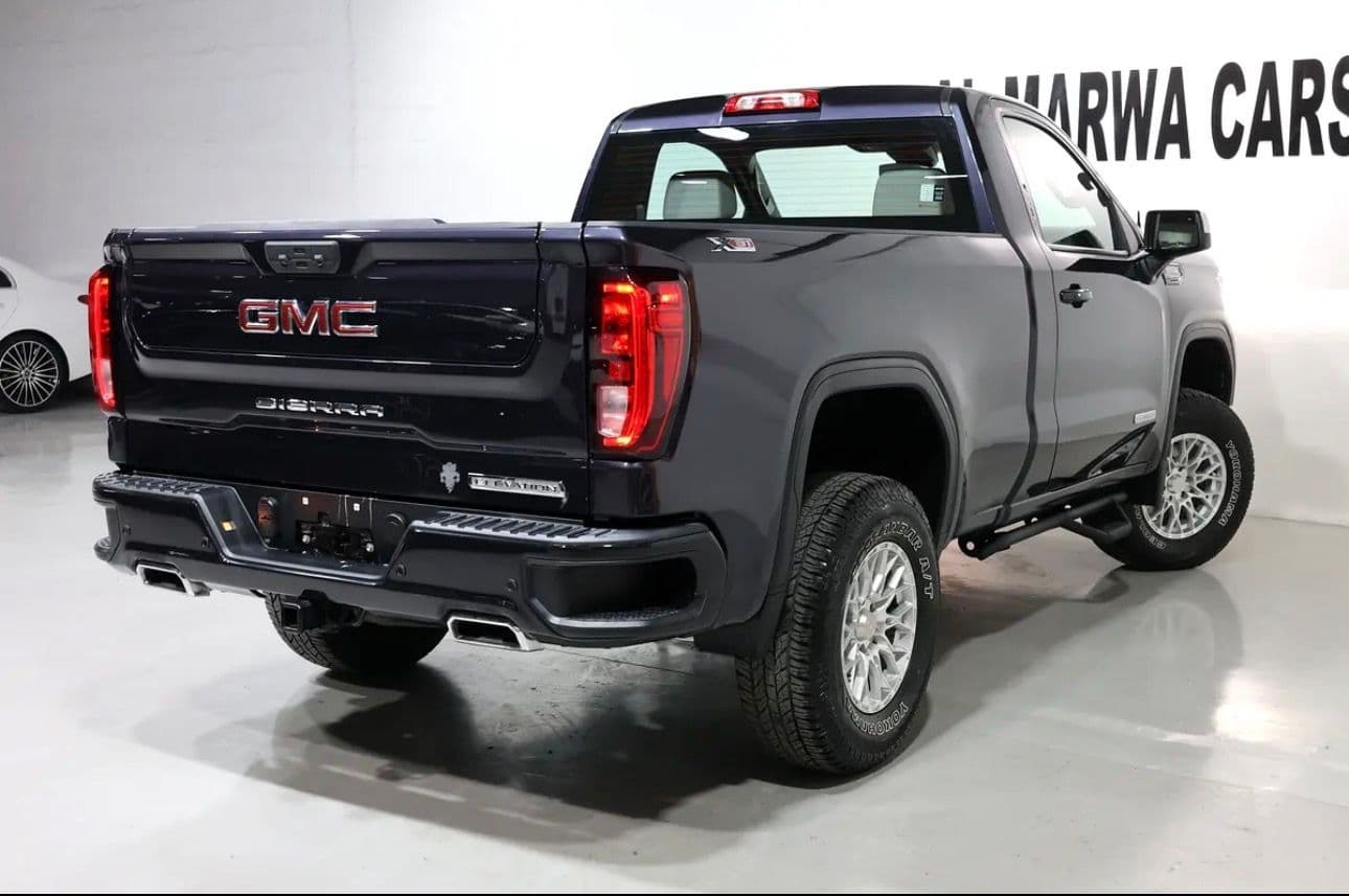 2024 GMC Sierra 1500 Elevation - Elevation with X31 Off-Road Package - GCC spec  - Thumbnail 4