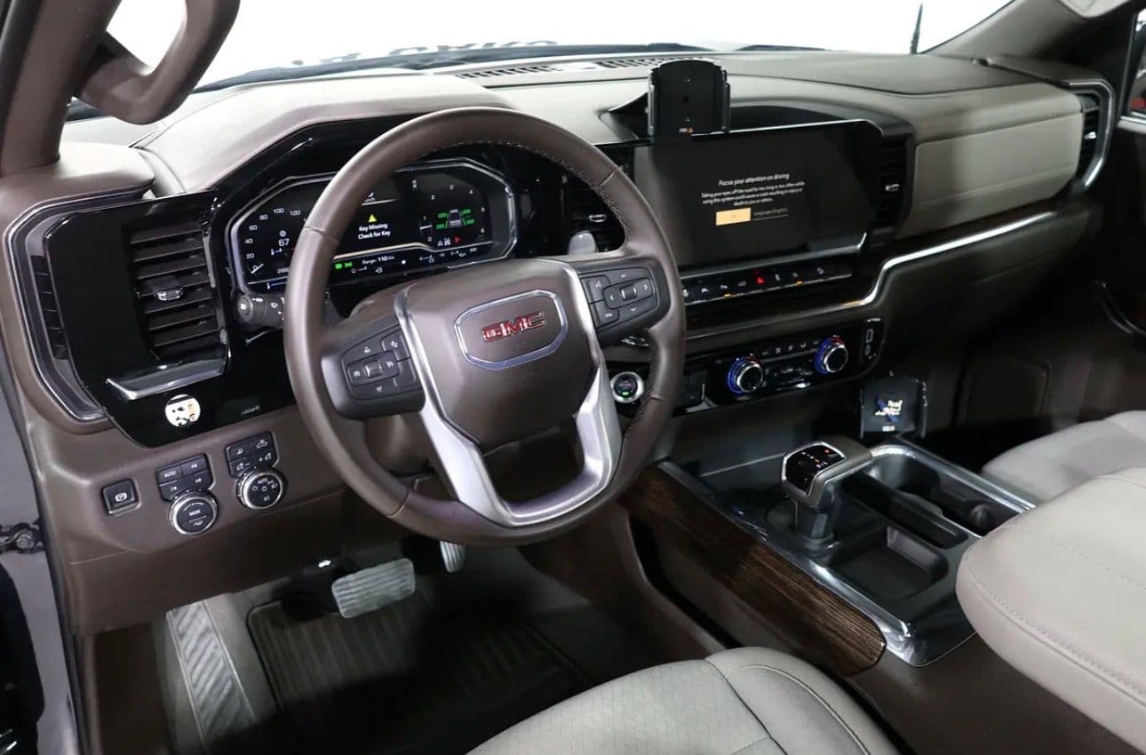 2024 GMC Sierra 1500 Elevation - Elevation with X31 Off-Road Package - GCC spec  - Thumbnail 10
