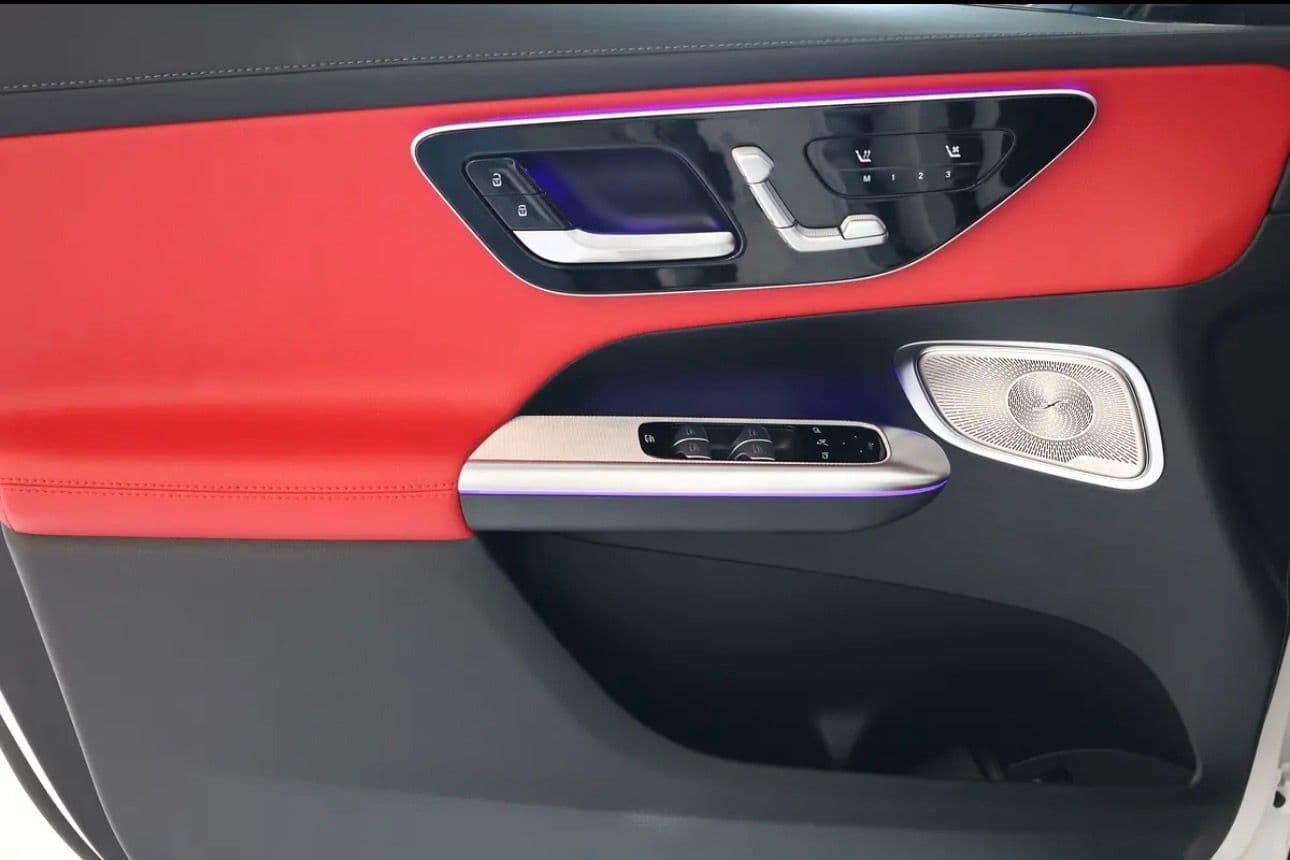 MERCEDES-BENZ -GLC COUPE 2026  -GLC 200 -4Matic  - 2026  -COLOR AVAILABLE INTERIOR : ( CAMEL COLOR AND RED ) Kilometers: 0Km - Thumbnail 8
