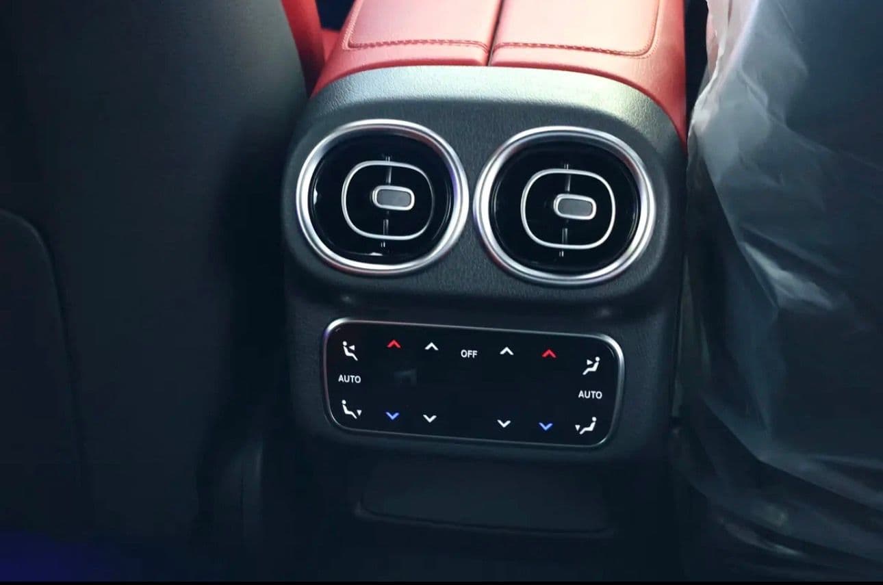 MERCEDES-BENZ -GLC COUPE 2026  -GLC 200 -4Matic  - 2026  -COLOR AVAILABLE INTERIOR : ( CAMEL COLOR AND RED ) Kilometers: 0Km - Thumbnail 15