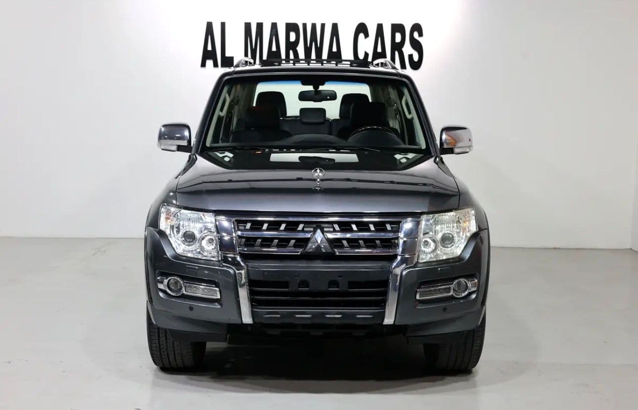 2015 Mitsubishi Pajero GLS  - excellent condition - GCC spec  - Thumbnail 5