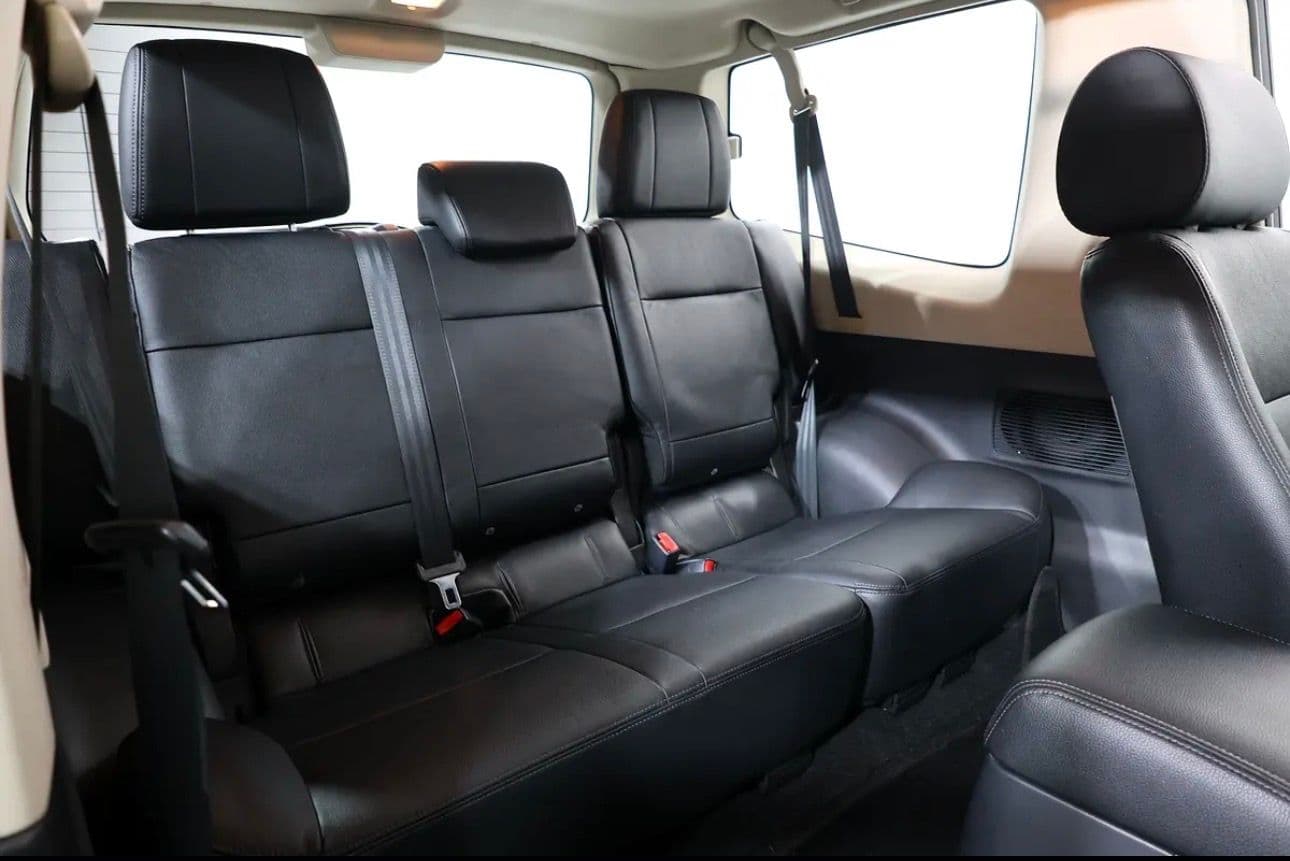 2015 Mitsubishi Pajero GLS  - excellent condition - GCC spec  - Thumbnail 15