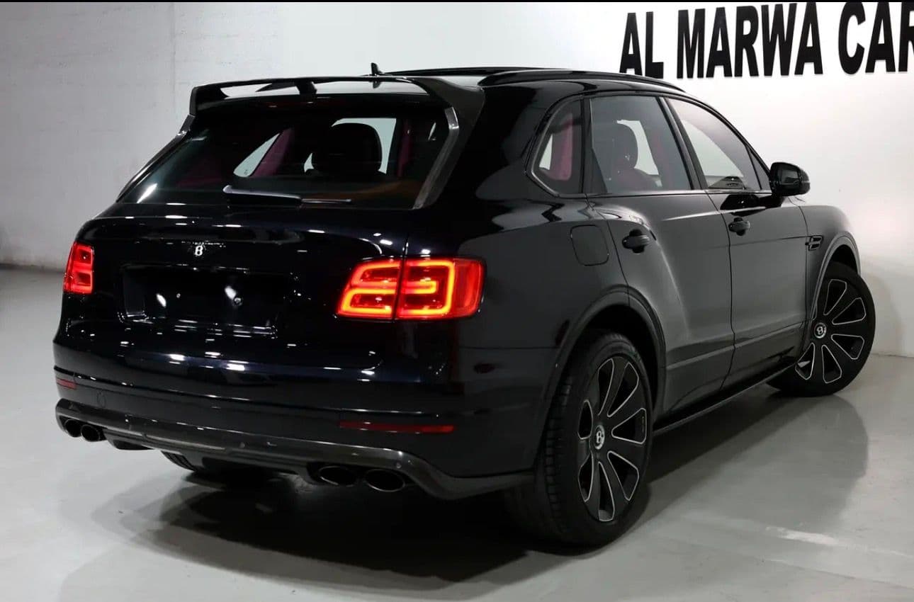 Experience the pinnacle of luxury with this 2018 Bentley Bentayga W12 Mulliner -GCC-spec masterpiece  - Thumbnail 3