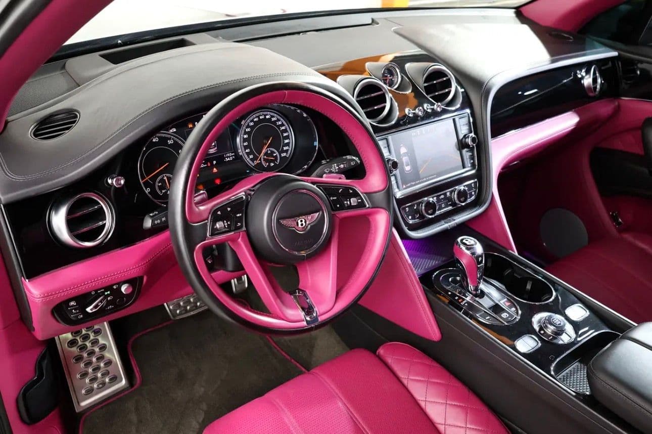 Experience the pinnacle of luxury with this 2018 Bentley Bentayga W12 Mulliner -GCC-spec masterpiece  - Thumbnail 9