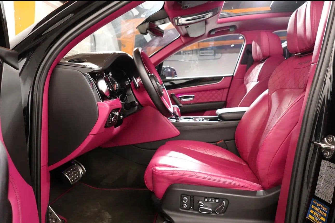 Experience the pinnacle of luxury with this 2018 Bentley Bentayga W12 Mulliner -GCC-spec masterpiece  - Thumbnail 10