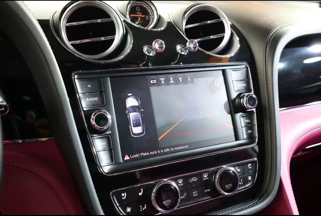 Experience the pinnacle of luxury with this 2018 Bentley Bentayga W12 Mulliner -GCC-spec masterpiece  - Thumbnail 13