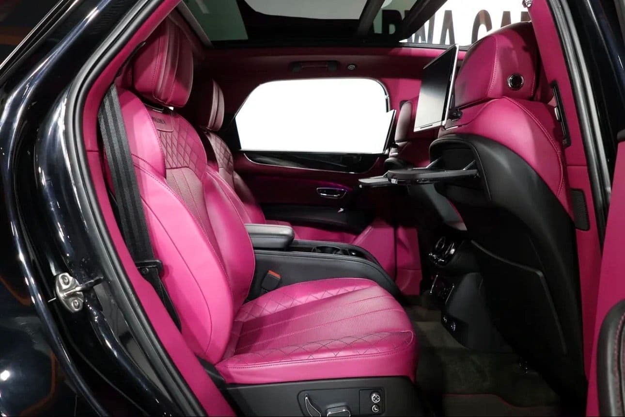 Experience the pinnacle of luxury with this 2018 Bentley Bentayga W12 Mulliner -GCC-spec masterpiece  - Thumbnail 14