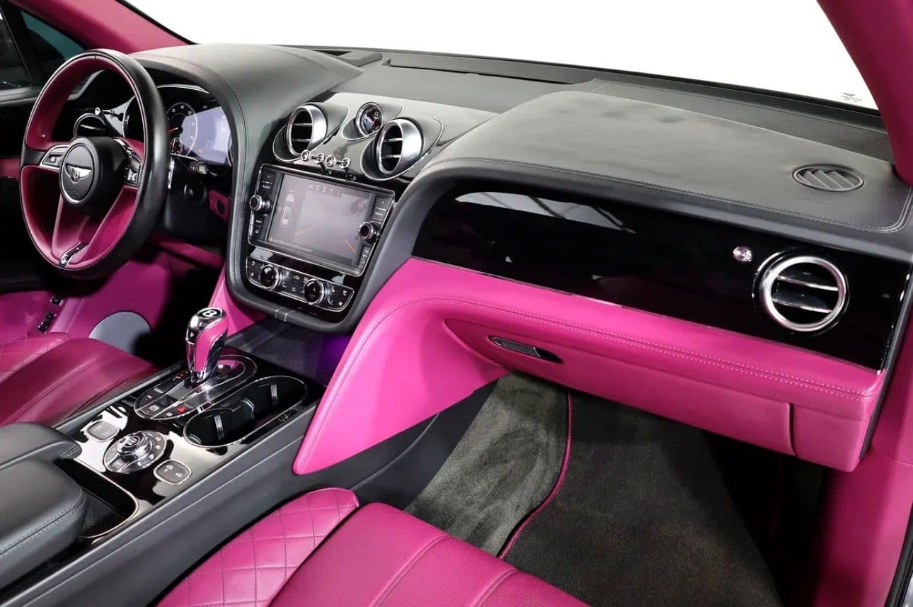 Experience the pinnacle of luxury with this 2018 Bentley Bentayga W12 Mulliner -GCC-spec masterpiece  - Thumbnail 17