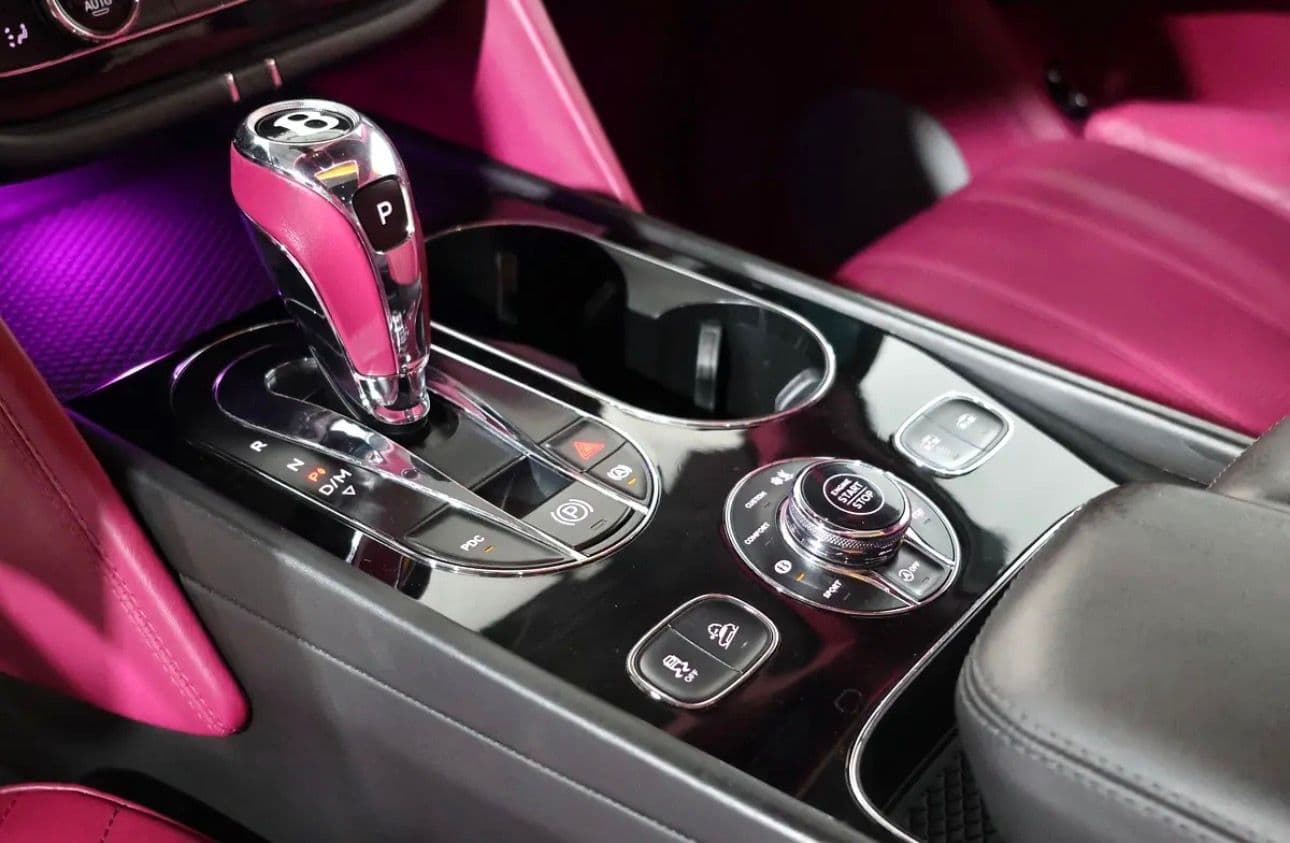 Experience the pinnacle of luxury with this 2018 Bentley Bentayga W12 Mulliner -GCC-spec masterpiece  - Thumbnail 19