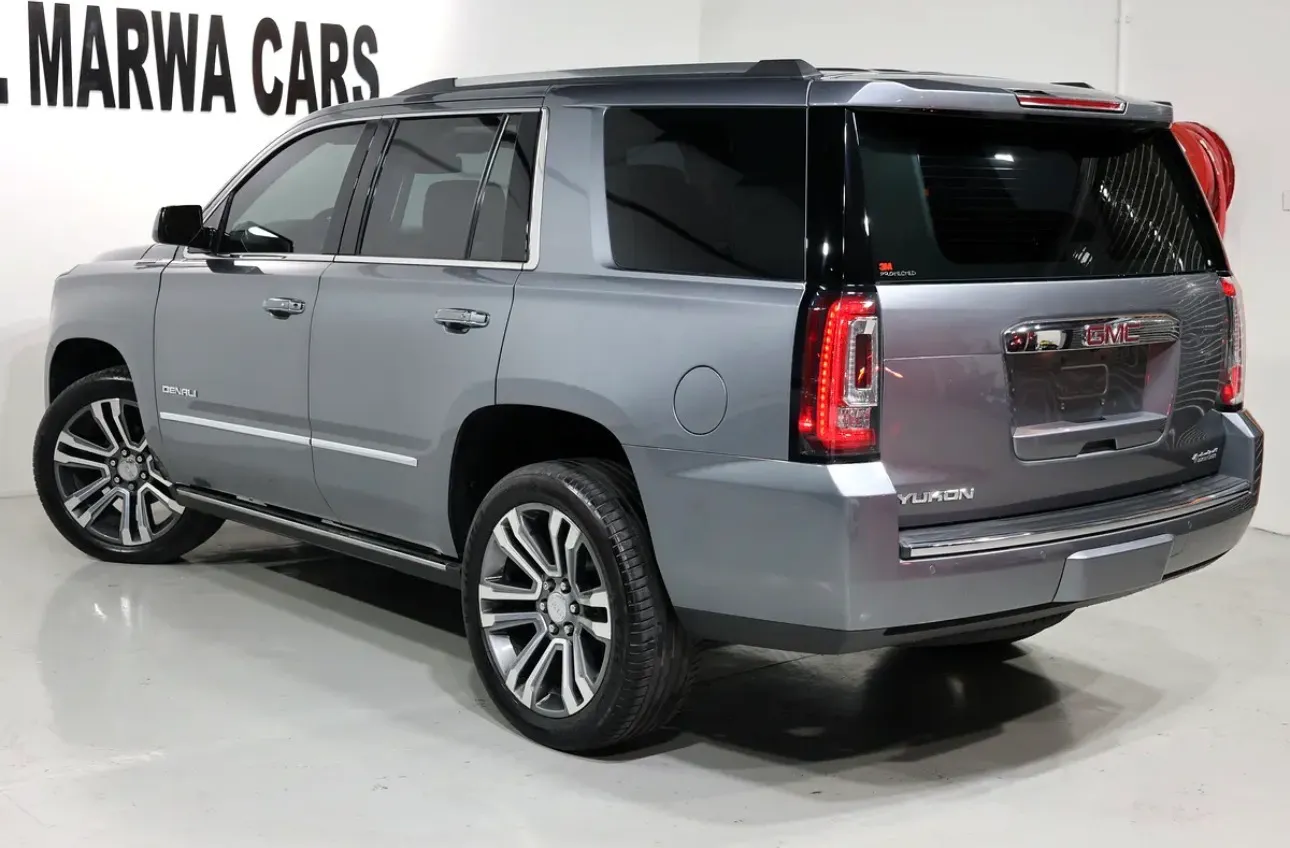 2020 GMC Yukon Denali in pristine condition - GCC spec SUV - Thumbnail 3
