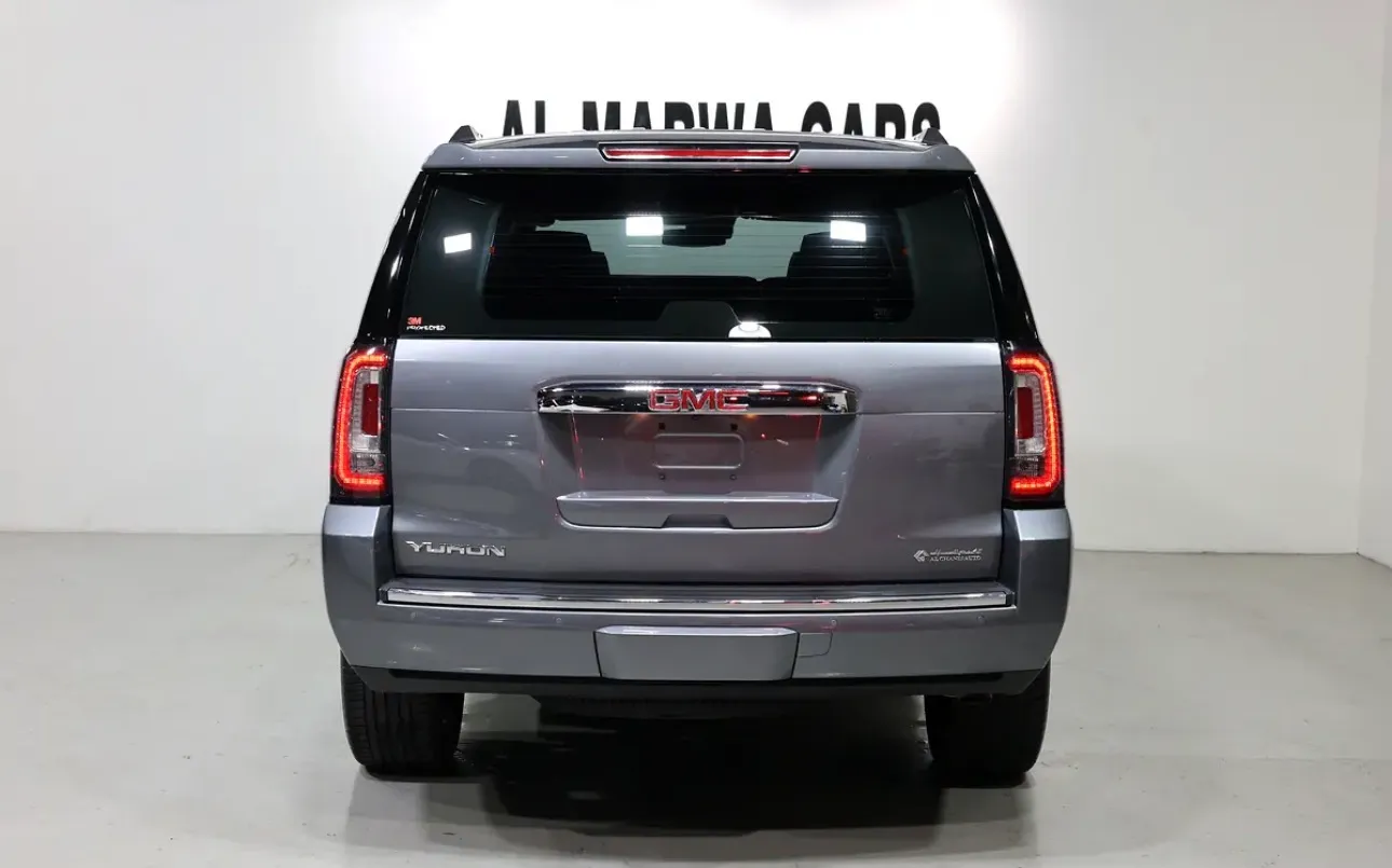 2020 GMC Yukon Denali in pristine condition - GCC spec SUV - Thumbnail 7
