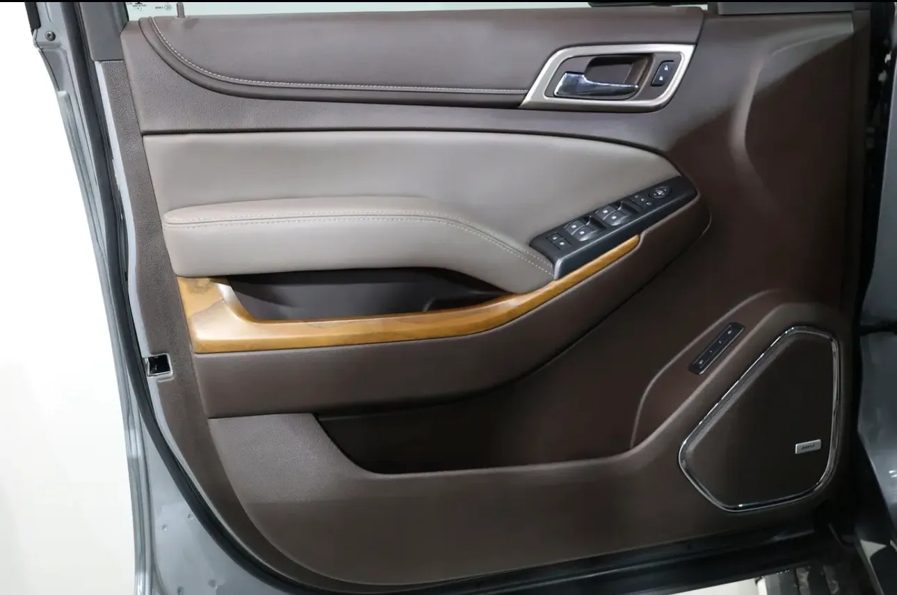 2020 GMC Yukon Denali in pristine condition - GCC spec SUV - Thumbnail 8