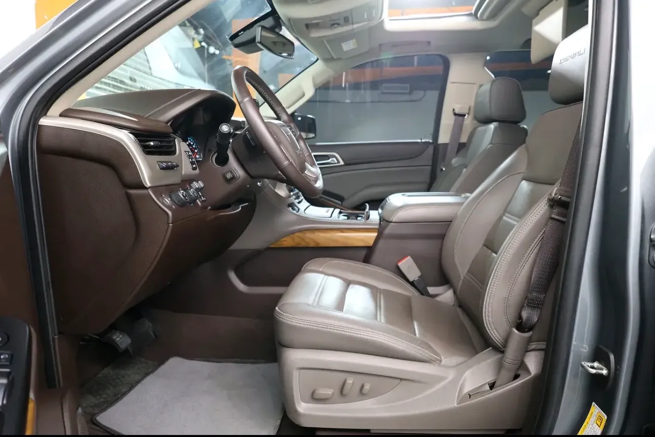 2020 GMC Yukon Denali in pristine condition - GCC spec SUV - Thumbnail 9