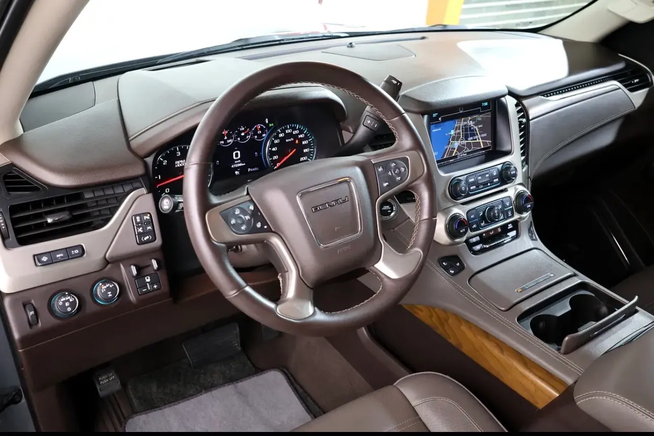 2020 GMC Yukon Denali in pristine condition - GCC spec SUV - Thumbnail 10