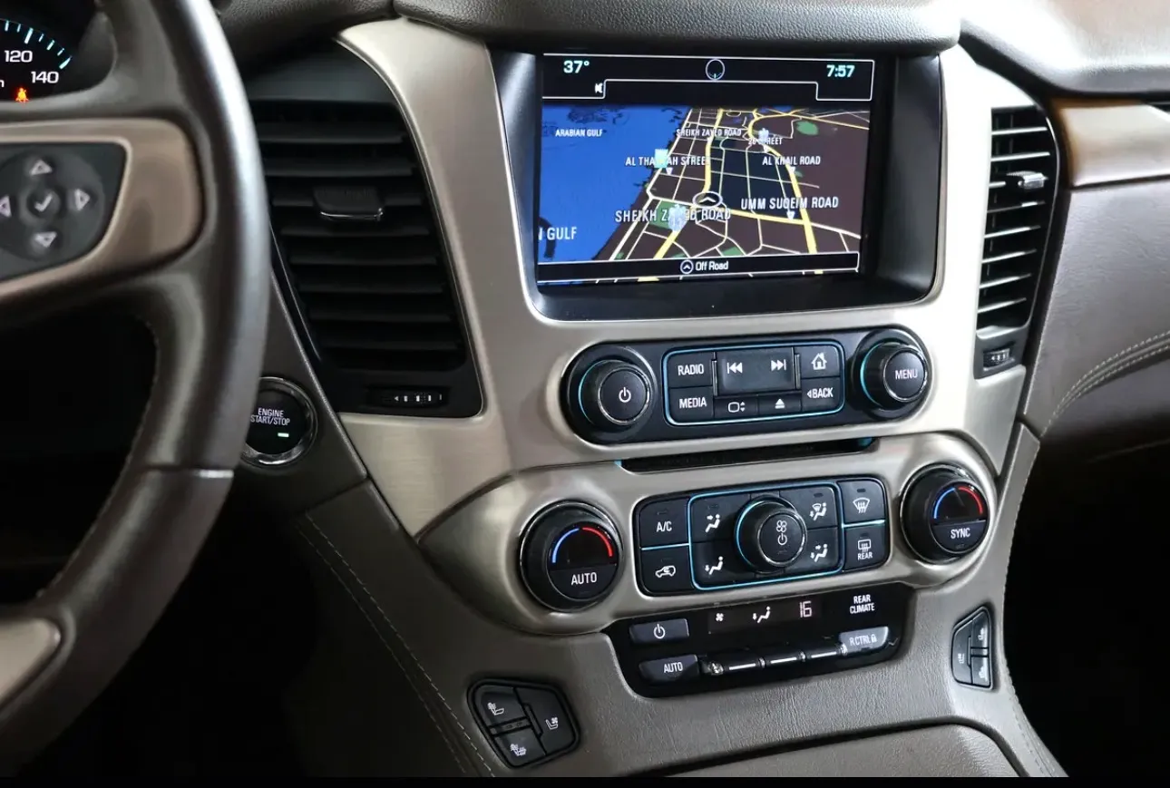 2020 GMC Yukon Denali in pristine condition - GCC spec SUV - Thumbnail 13