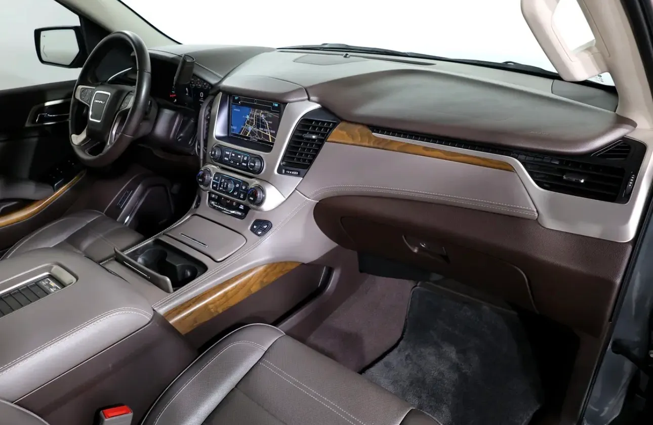 2020 GMC Yukon Denali in pristine condition - GCC spec SUV - Thumbnail 14