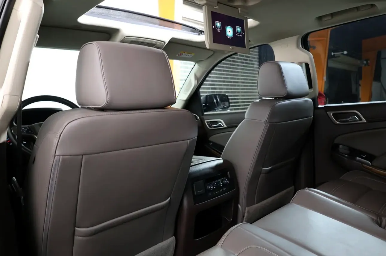 2020 GMC Yukon Denali in pristine condition - GCC spec SUV - Thumbnail 17