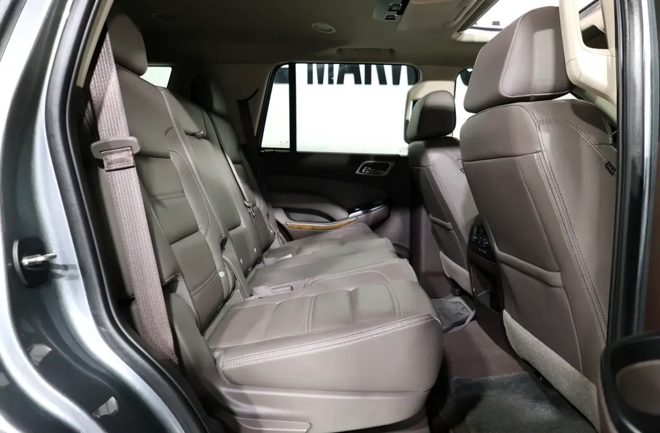 2020 GMC Yukon Denali in pristine condition - GCC spec SUV - Thumbnail 18